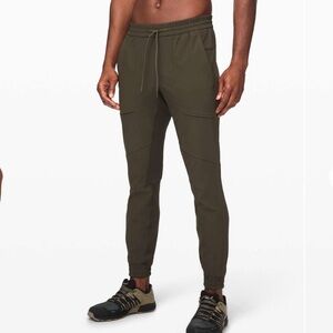 Lululemon • License to Train Jogger 29” • Size Small